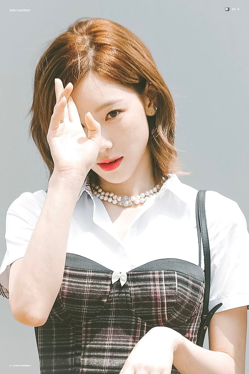 220728 SNSD Taeyeon - 'Knowing Bros' Filming documents 16