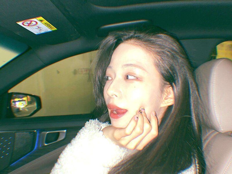 230121 Chaeyoung Instagram Update documents 3