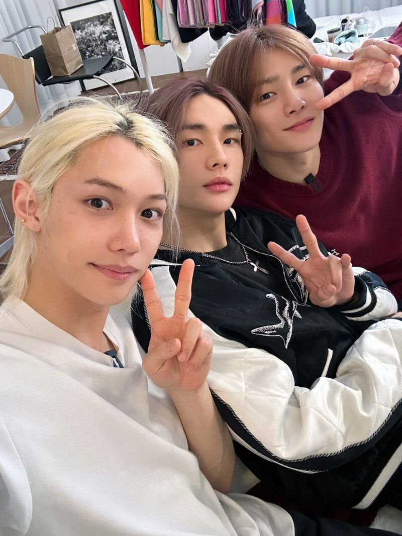 240202 Stray Kids Twitter Update - Felix, Hyunjin and I.N documents 2