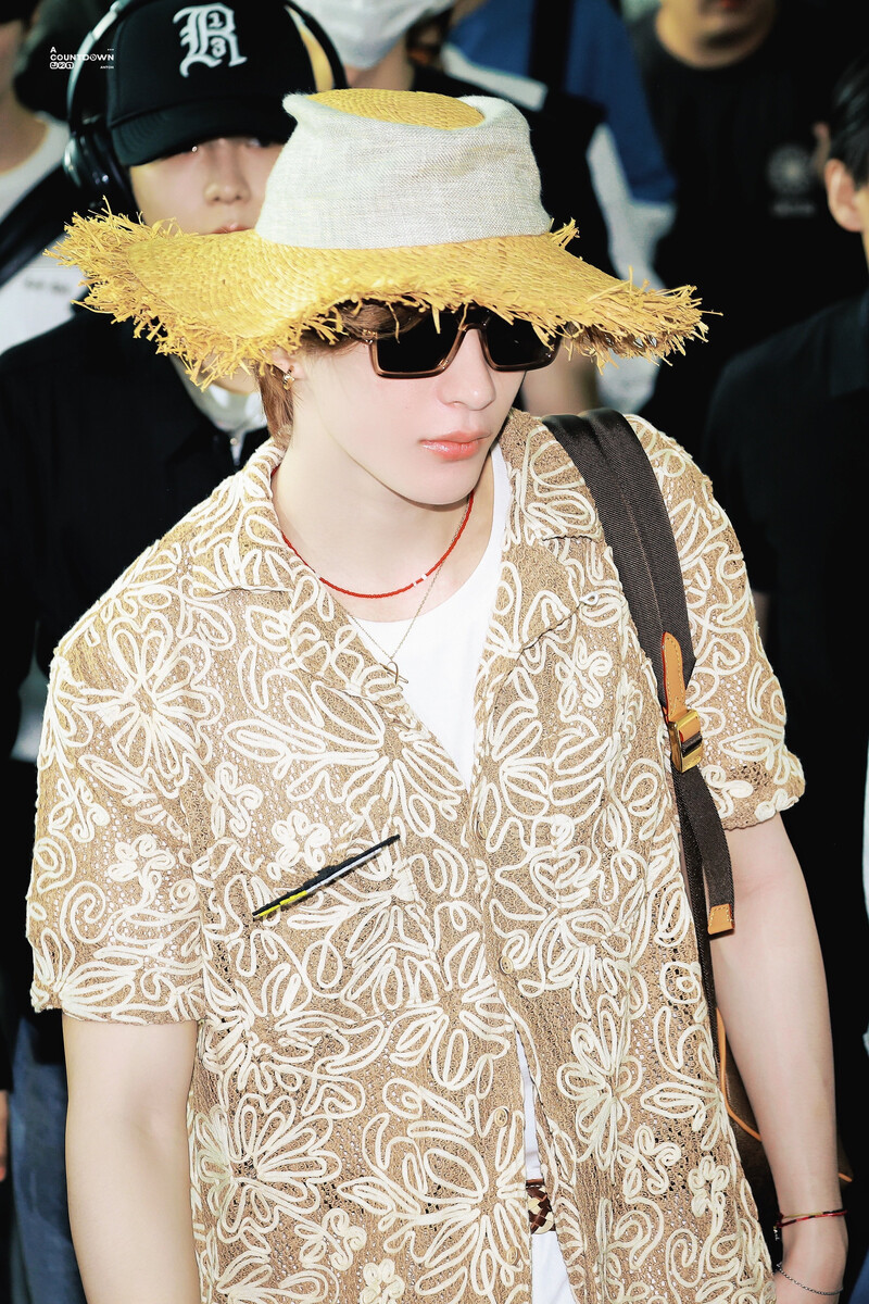 240713 RIIZE Anton at Incheon International Airport documents 2