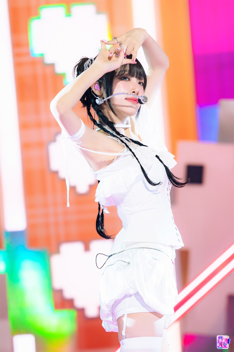 241006 YENA - 네모네모 at SBS Inkigayo documents 1