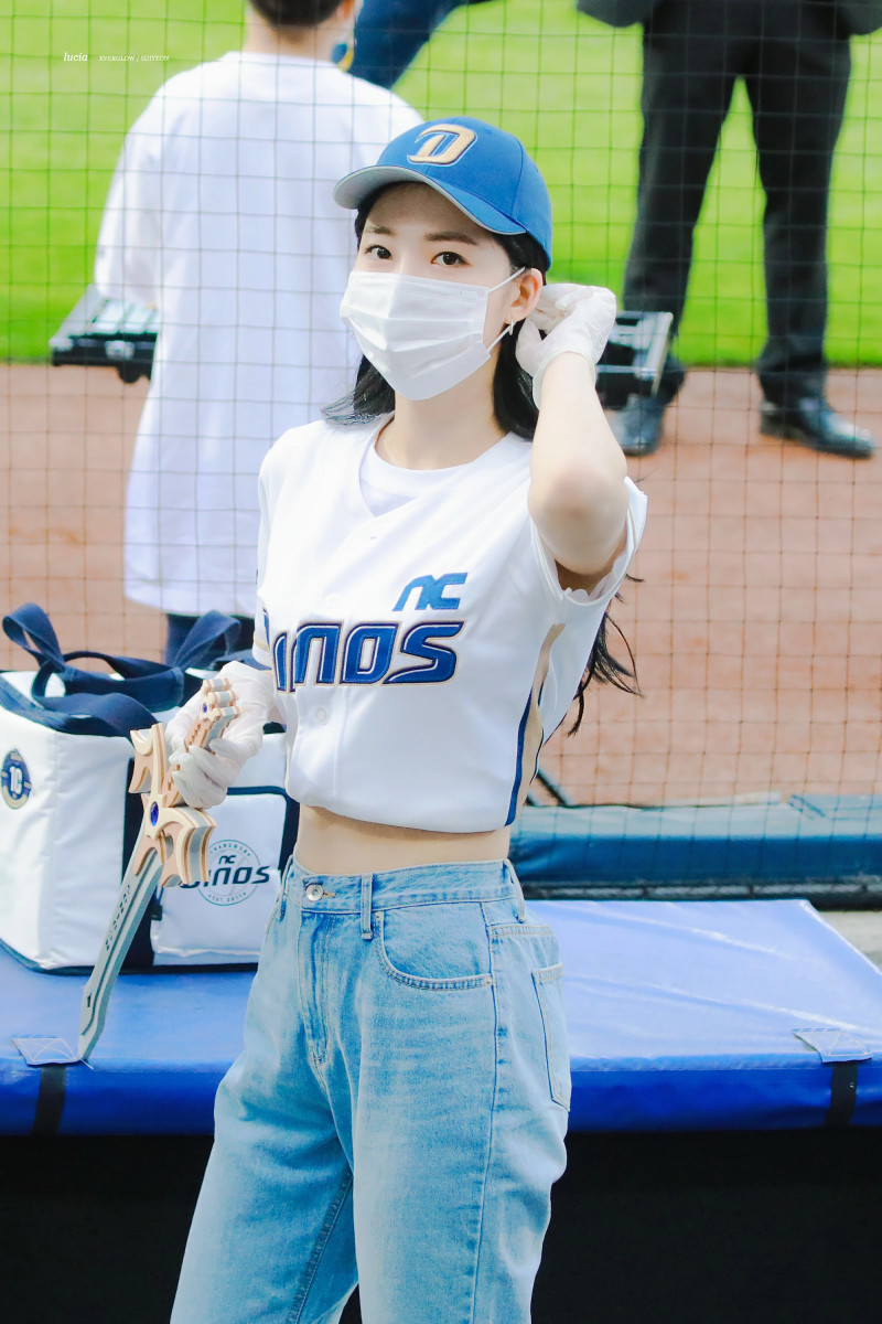 210514 EVERGLOW Sihyeon - First Pitch for NC Dinos documents 7