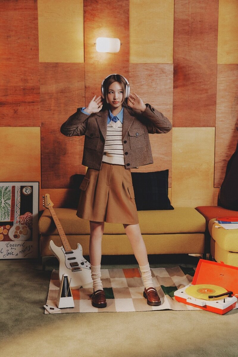 TWICE Nayeon x OLIVE DES OLIVE FW Collection 2022 documents 4