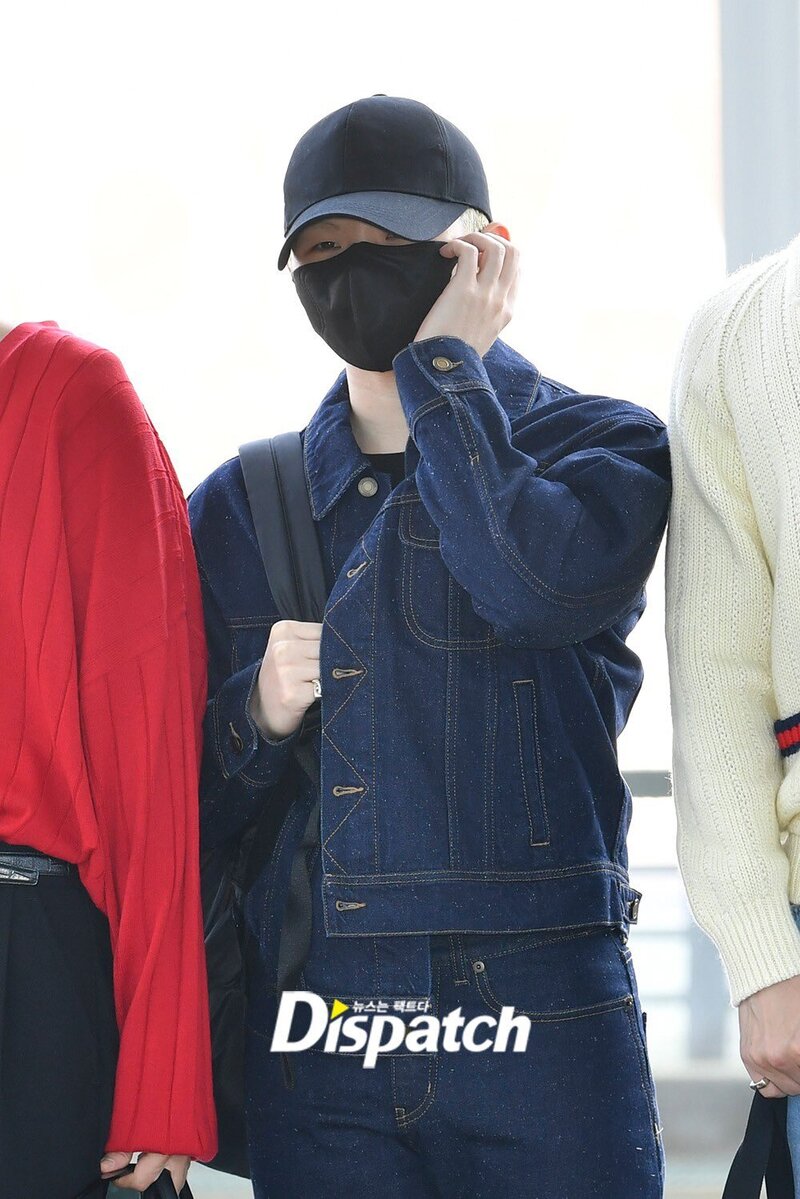 220502 SEVENTEEN at SEVENTEEN at Incheon International Airport heading to Japan documents 13
