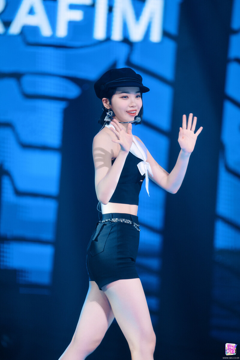 220522 LE SSERAFIM Chaewon - 'FEARLESS' at Inkigayo documents 8