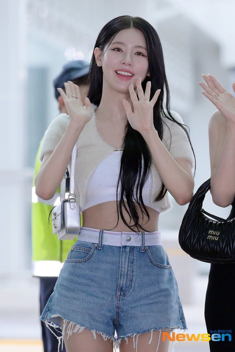 230714 (G)I-DLE Miyeon at Incheon International Airport heading to ...