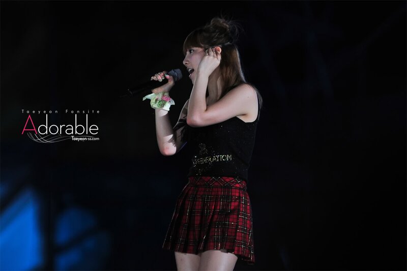 100821 Girls' Generation Taeyeon at SMTOWN Live in Seoul documents 10