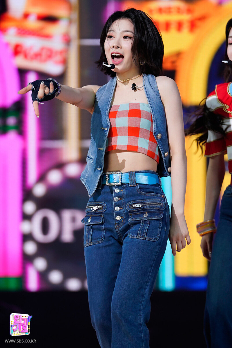 210530 Rocket Punch - 'Ring Ring' at Inkigayo documents 13