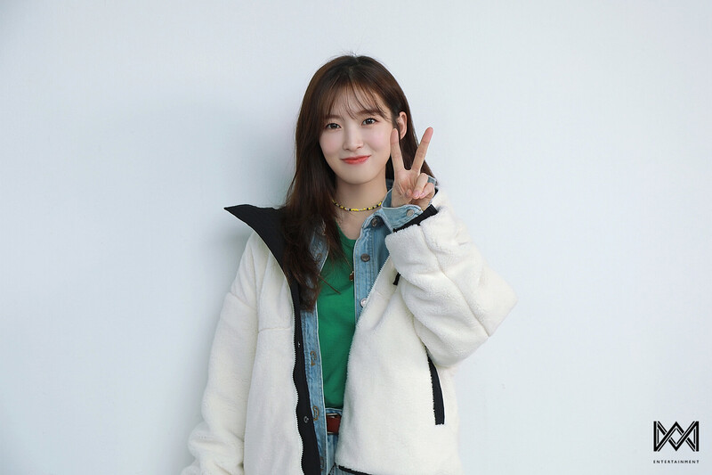 211102 WM Naver Post - OH MY GIRL's Arin Cosmopolitan Magazine Photoshoot Behind documents 1