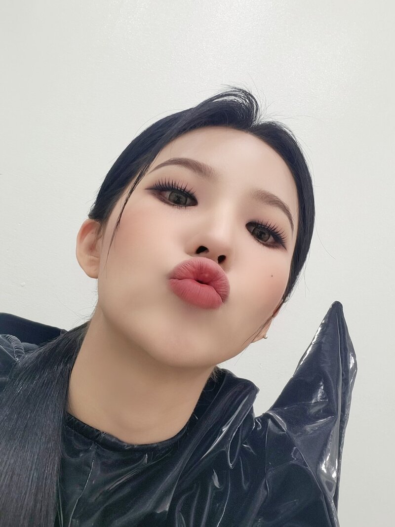 211128 (G)I-DLE Twitter Update - Soyeon documents 1