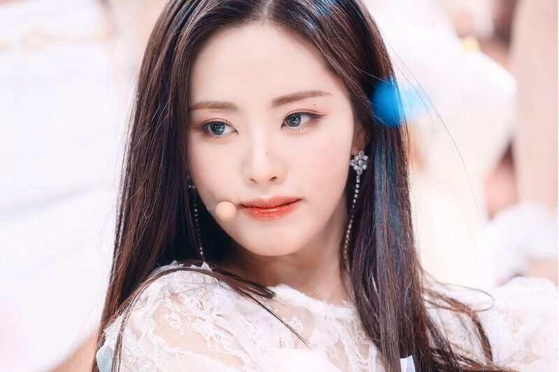 220123 fromis_9 Jiwon - 'DM' at Inkigayo documents 1