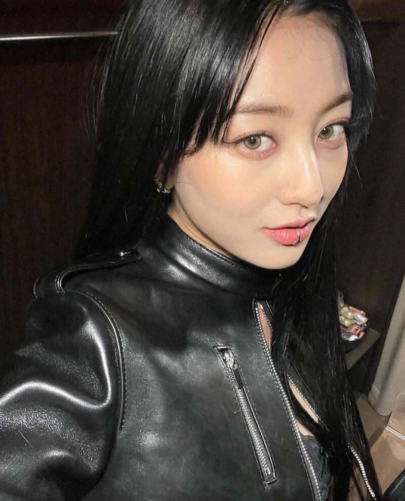 230310 TWICE Jihyo Instagram Update documents 5