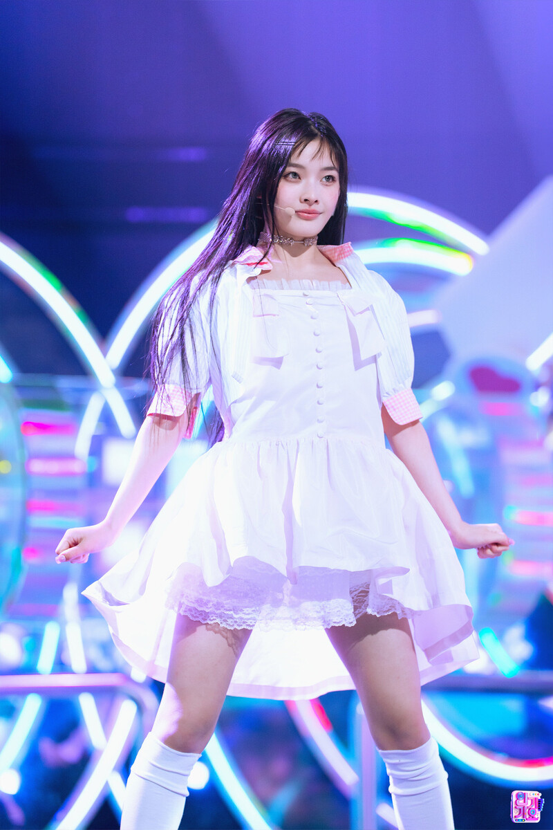 240331 ILLIT Iroha - ‘Magnetic’ at Inkigayo documents 3