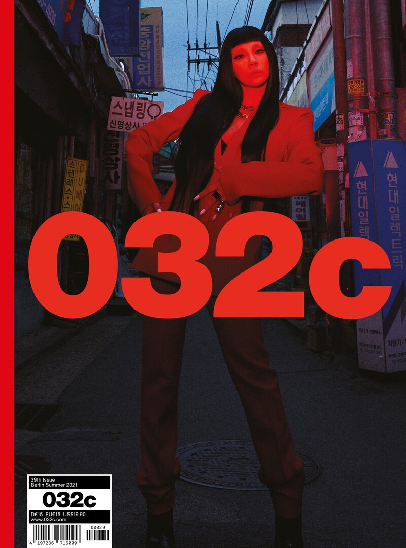 CL COVER OF 032c ISSUE #39 Summer 2021 documents 2