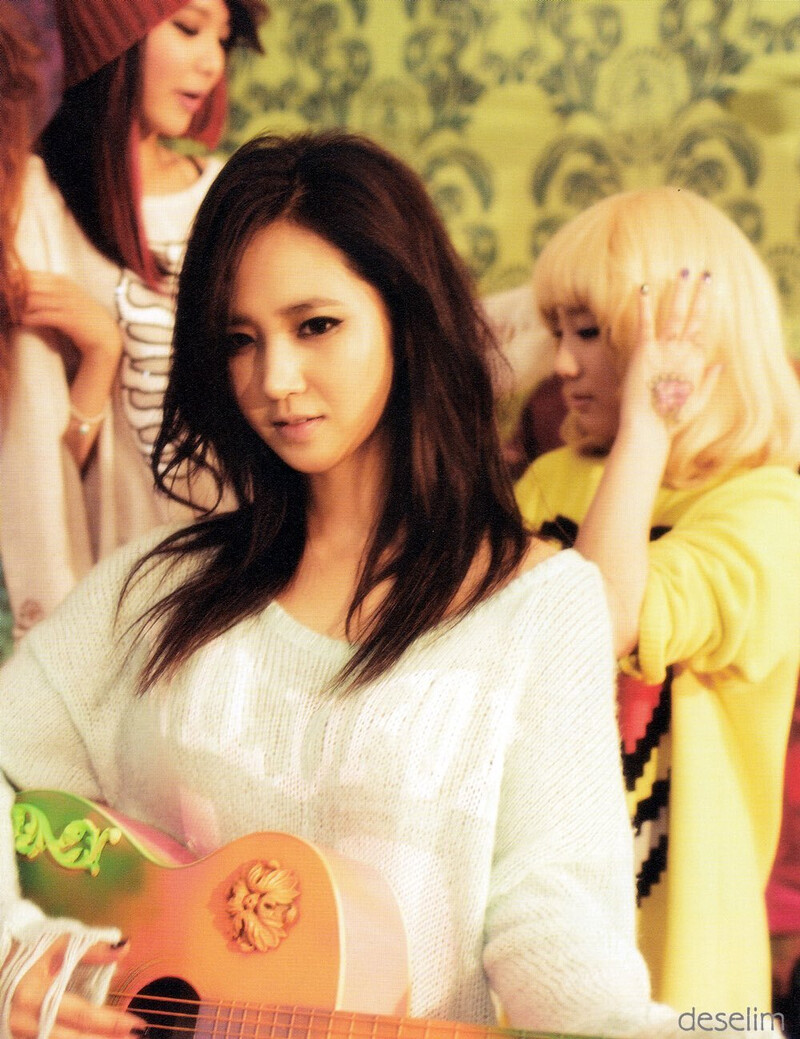 [SCAN] Girls' Generation - 'I Got A Boy' Yuri version documents 8