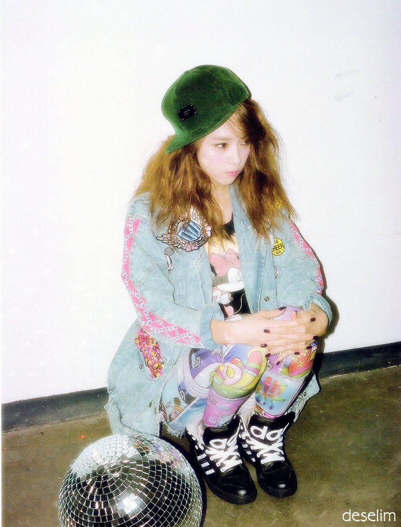SNSD 4th album 'I Got A Boy' Yoona photobooklet scans documents 18