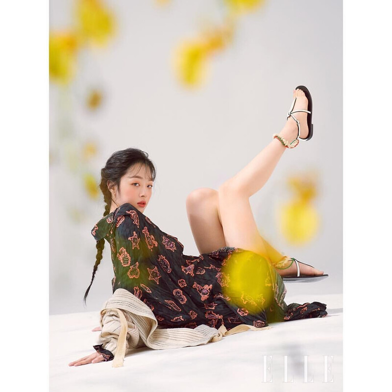 Sulli for Loewe - ELLE Korea May 2019 Issue documents 8