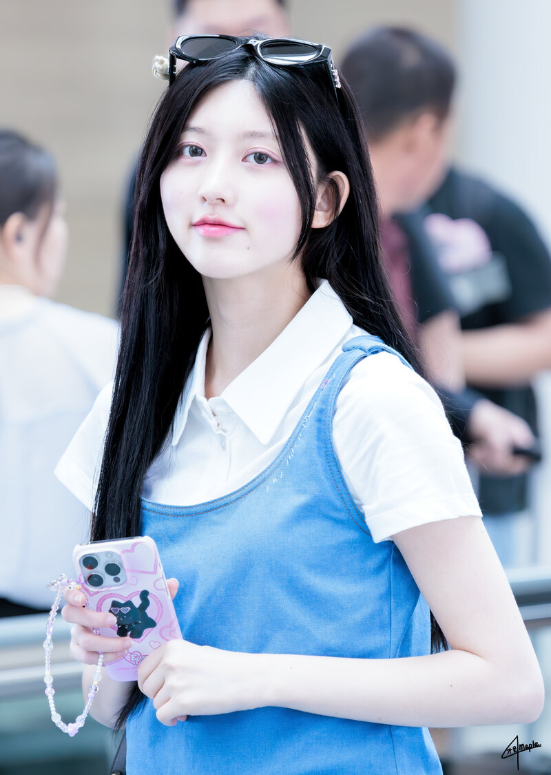 240603 IVE Gaeul at Incheon International Airport documents 2