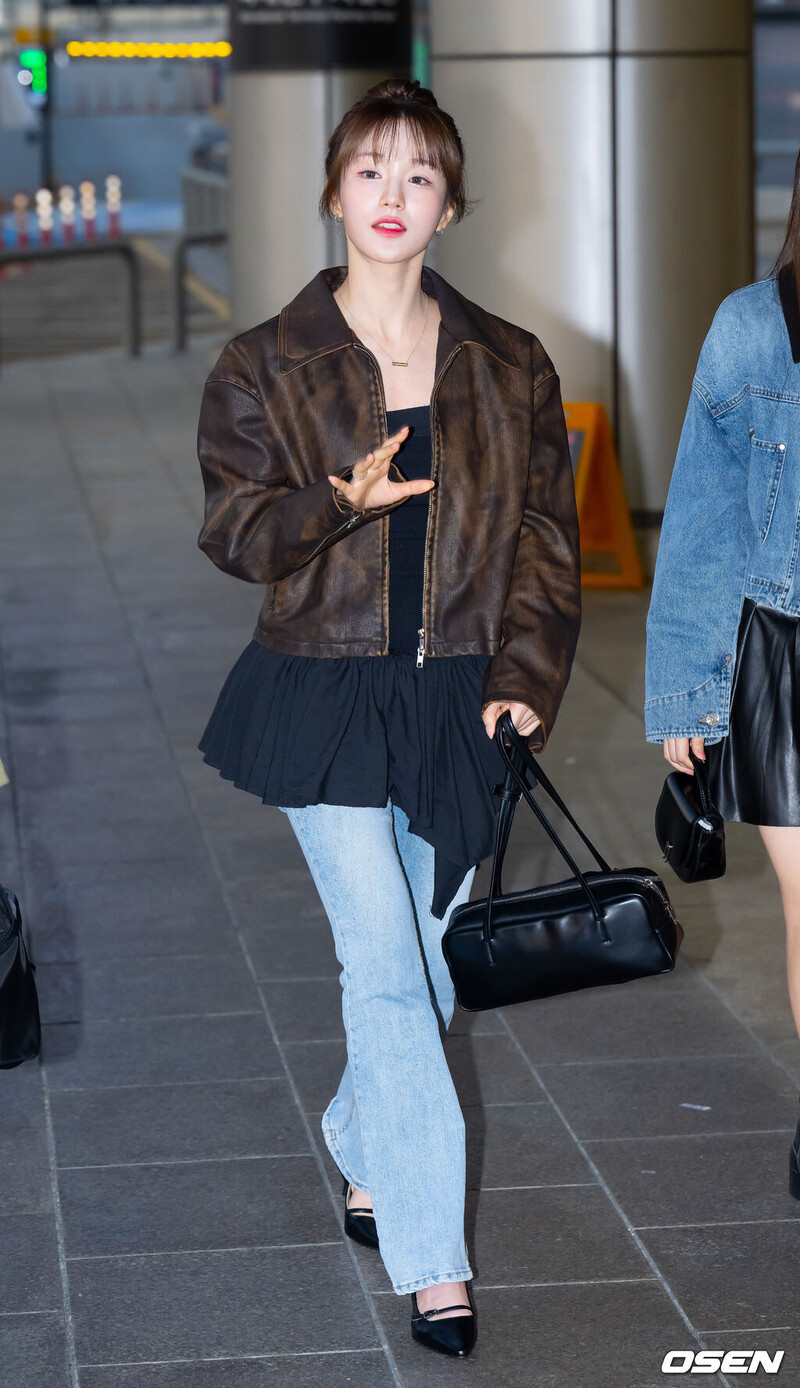 241109 WOOAH Nana - at Gimpo International Airport documents 9