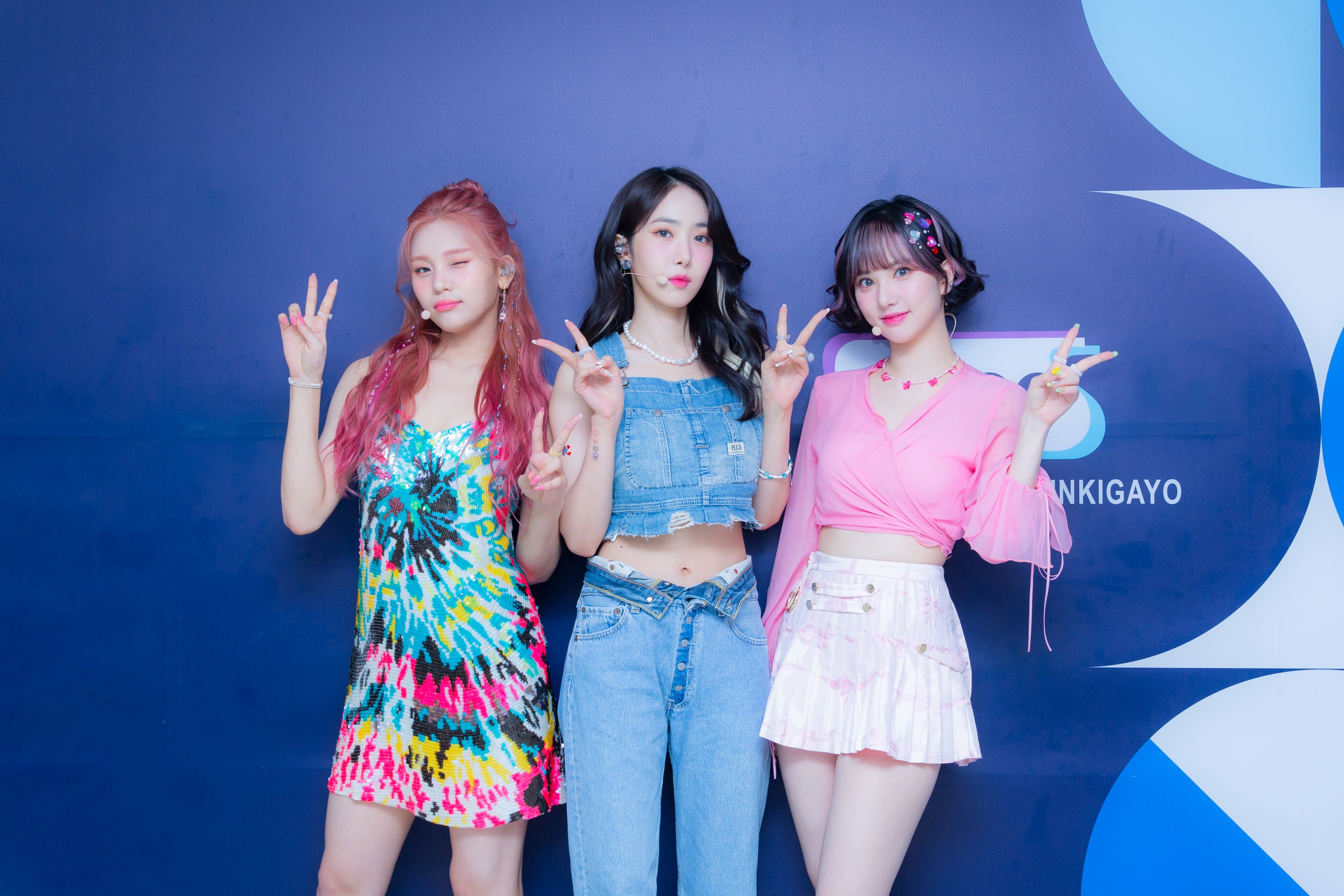 220710 SBS Twitter Update VIVIZ at Inkigayo Photowall kpopping