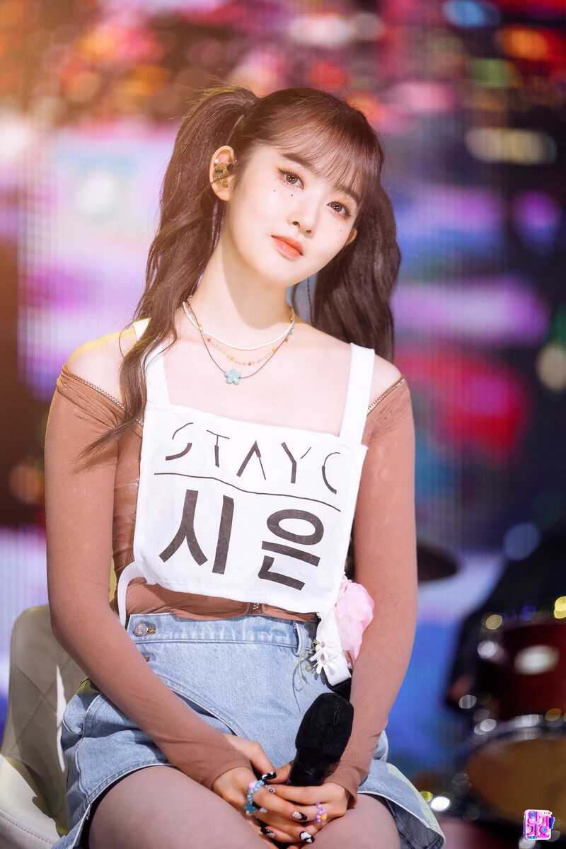 220807 STAYC Sieun 'BEAUTIFUL MONSTER' at Inkigayo documents 9