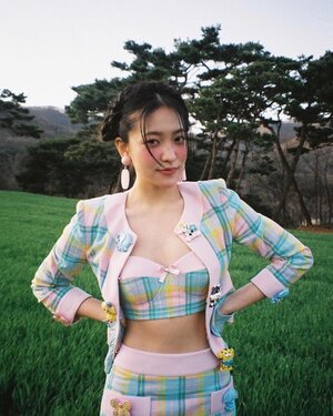 220503 Yeri Instagram Update - Vogue Korea Photoshoot Behind the Scenes