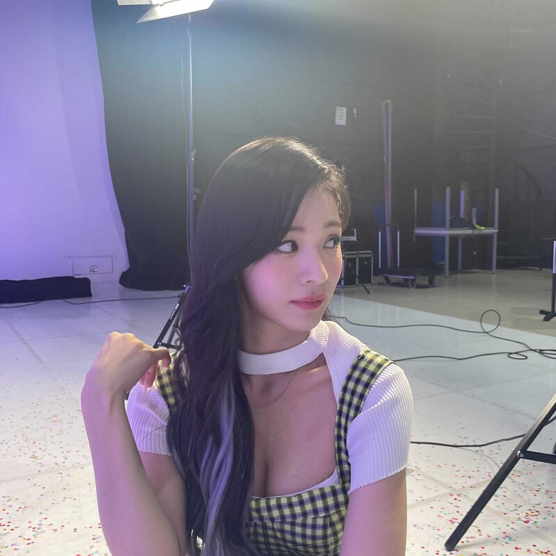 210909 fromis_9 Chaeyoung Instagram Update documents 3