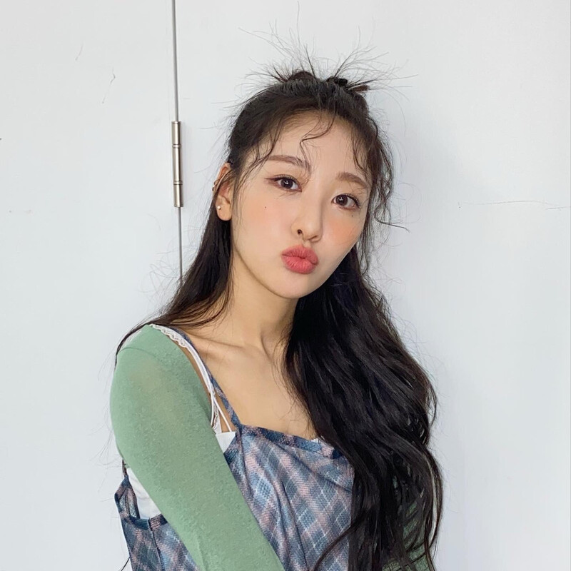 210910 LOONA Twitter Update - Yves documents 3