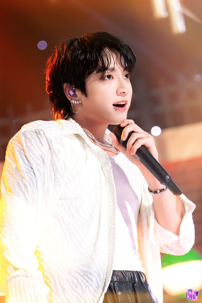 230730 BTS Jungkook 'Seven (feat. Latto)' at Inkigayo documents 7