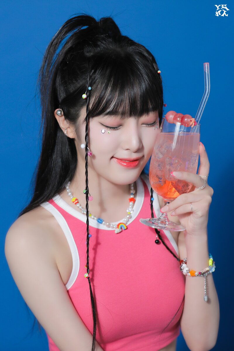 230809 Yuehua Entertainment Naver Update - YENA - lilybyred Behind The Scenes #5 documents 5