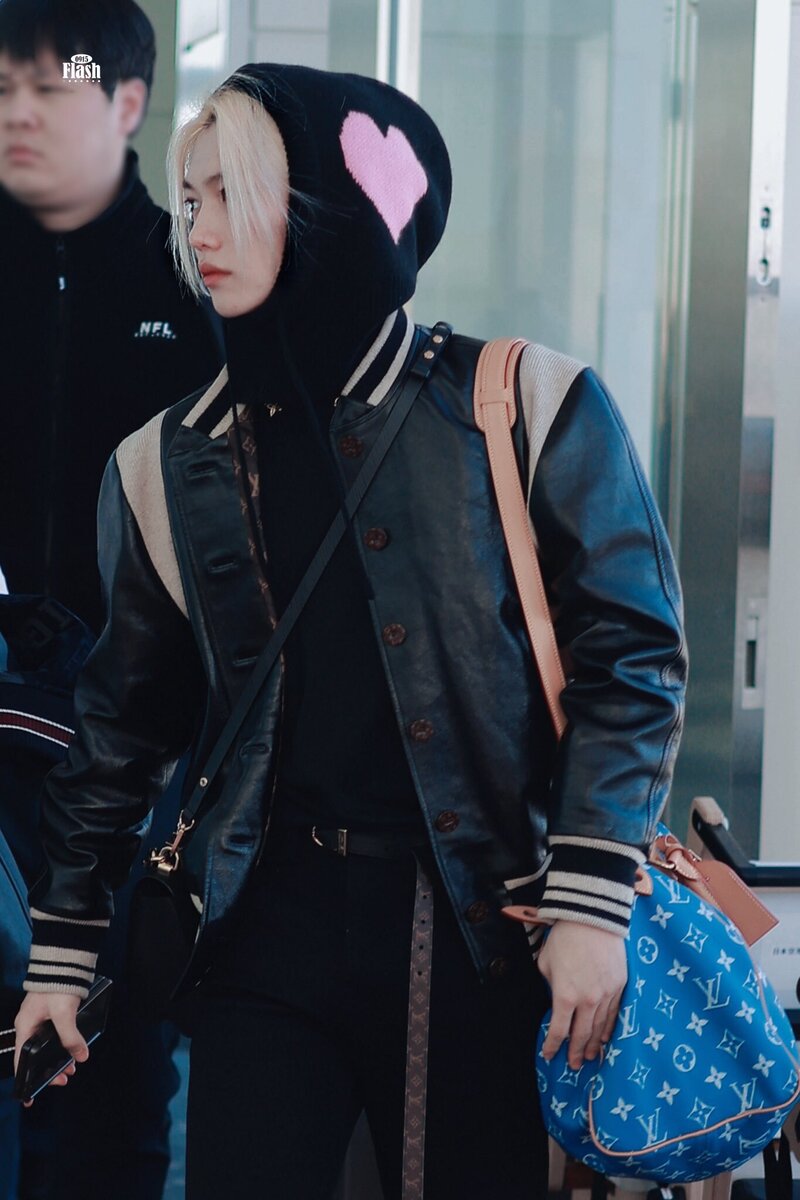 231208 Stray Kids Felix at Gimpo International Airport documents 2