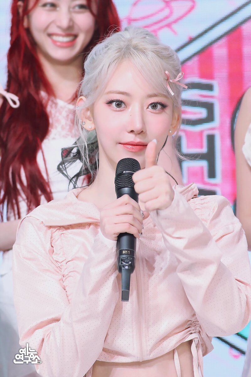 240224 LE SSERAFIM Sakura - 'EASY' and 'Swan Song' at Music Core documents 4
