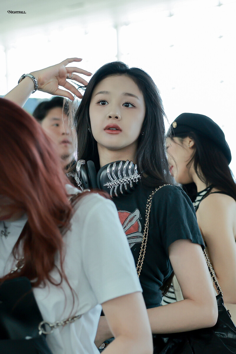 240606 BABYMONSTER Pharita at Incheon International Airport documents 5