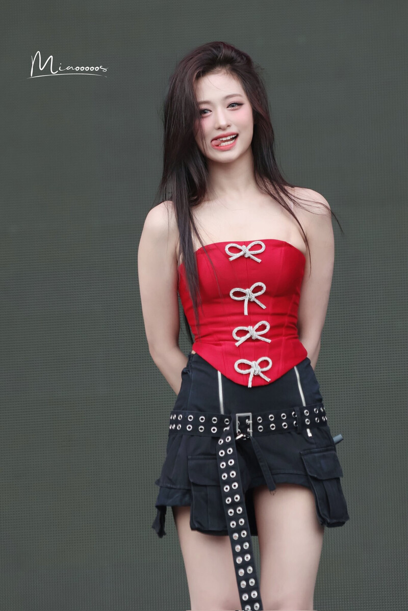 240921 BABYMONSTER Ahyeon - Formula 1 Singapore Airlines Grand Prix documents 1