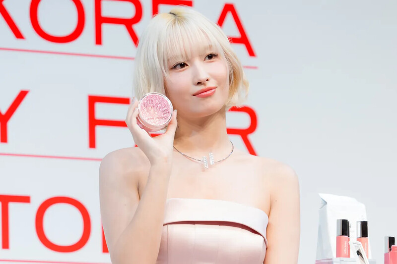 241013 TWICE Momo - Allure K-Beauty Fair in Tokyo documents 5