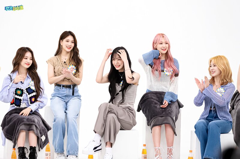 210516 MBC Naver Post - fromis_9 at Weekly Idol Ep. 516 documents 9