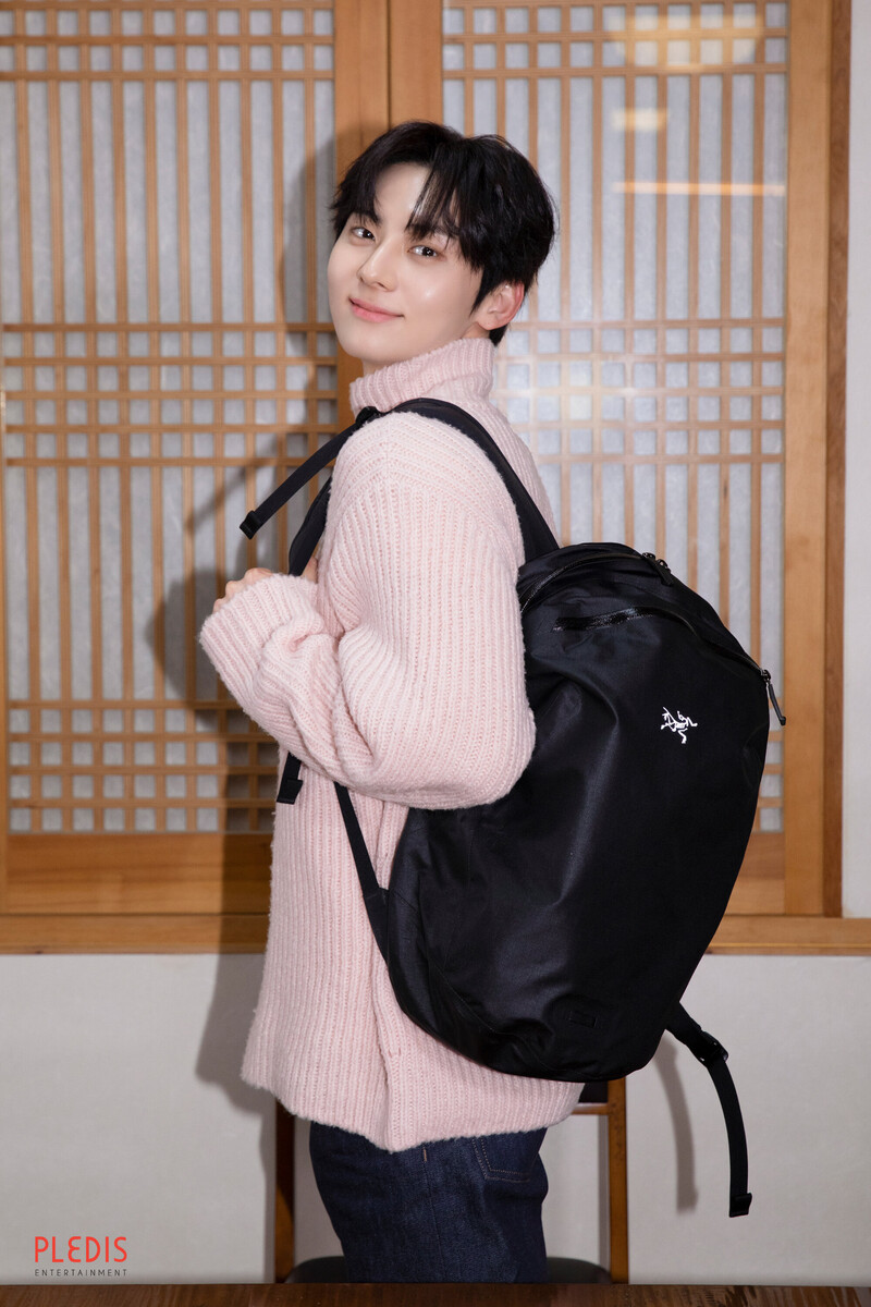 230504 Hwang Minhyun Weverse Update -‘What’s in My Bag’ Photo Sketch documents 6