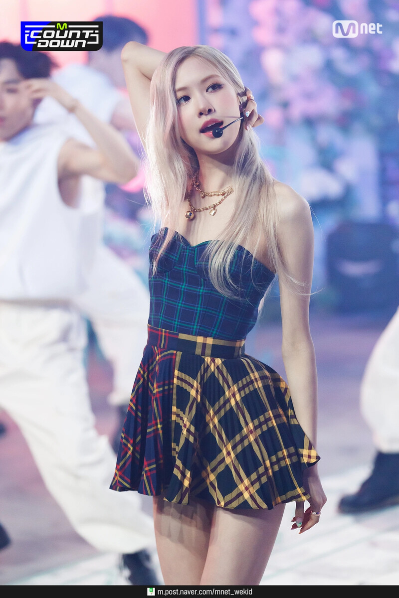 210318 BLACKPINK Rosé - 'On The Ground' at M Countdown documents 10