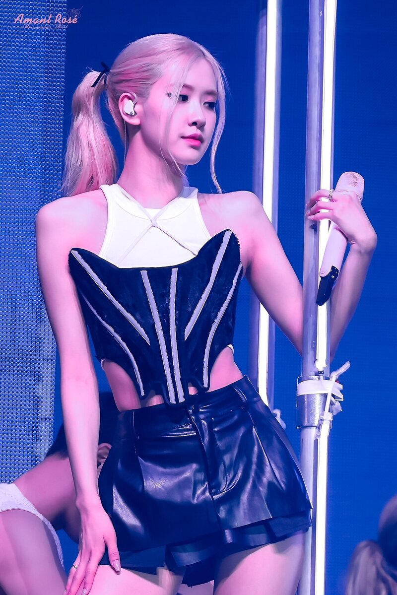221130 BLACKPINK Rosé - 'BORN PINK' Concert in London Day 1 documents 6