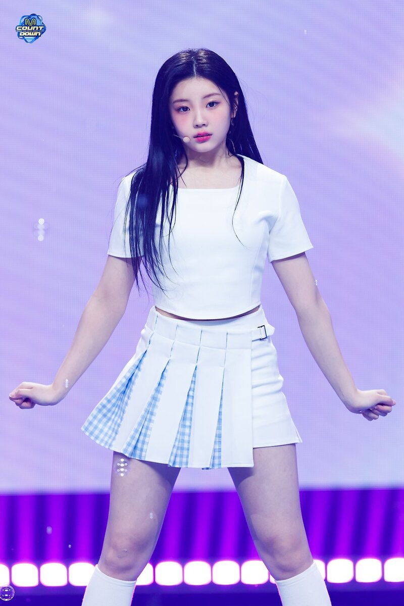240411 ILLIT Wonhee - 'Magnetic' at M Countdown documents 10