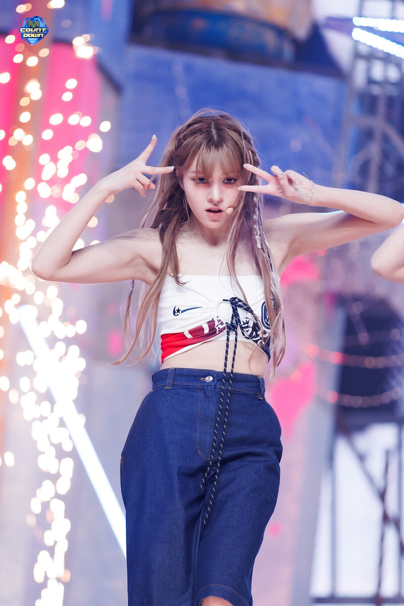 240822 NMIXX Lily - 'See that?' + 'Love is Lonely' at M Countdown documents 9