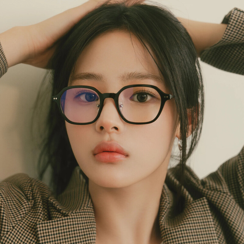 NewJeans for Carin - 24FW Eyeglasses Collection 'Can't Take My Eyes Off You' documents 1