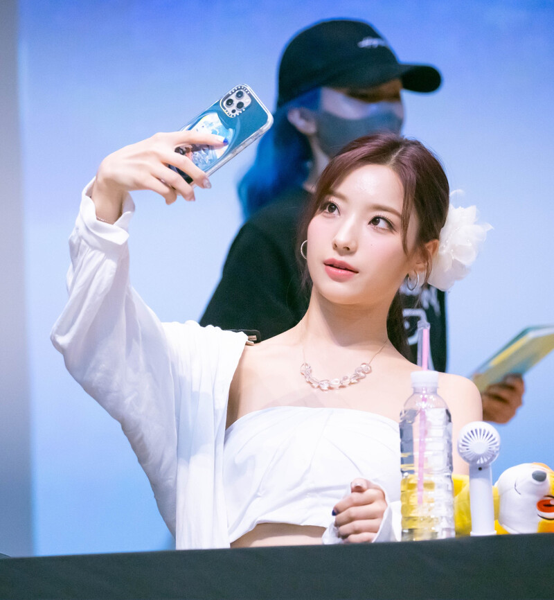 220717 fromis_9 Saerom documents 4