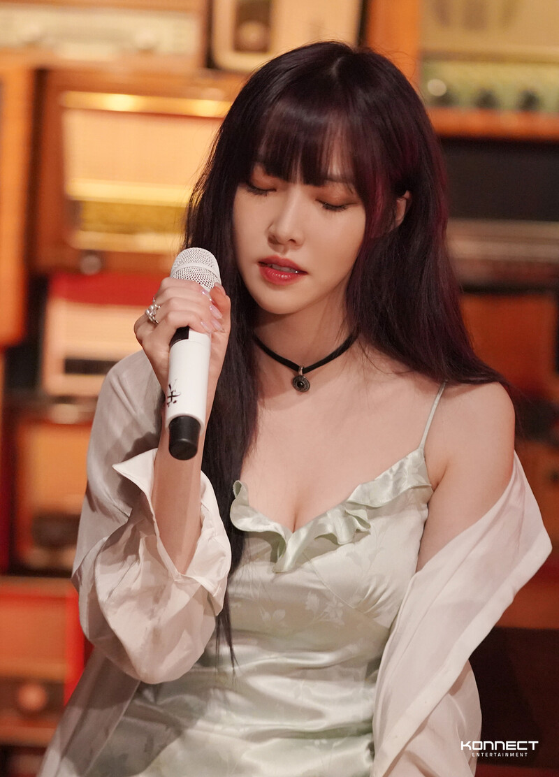 220817 Konnect Naver - Yuju - 'The Killa' Live Clip Behind Photos documents 7