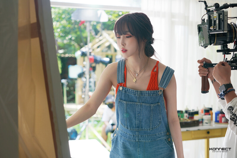 221014 KONNECT Naver Post - YUJU - 'Evening' MV Behind documents 16