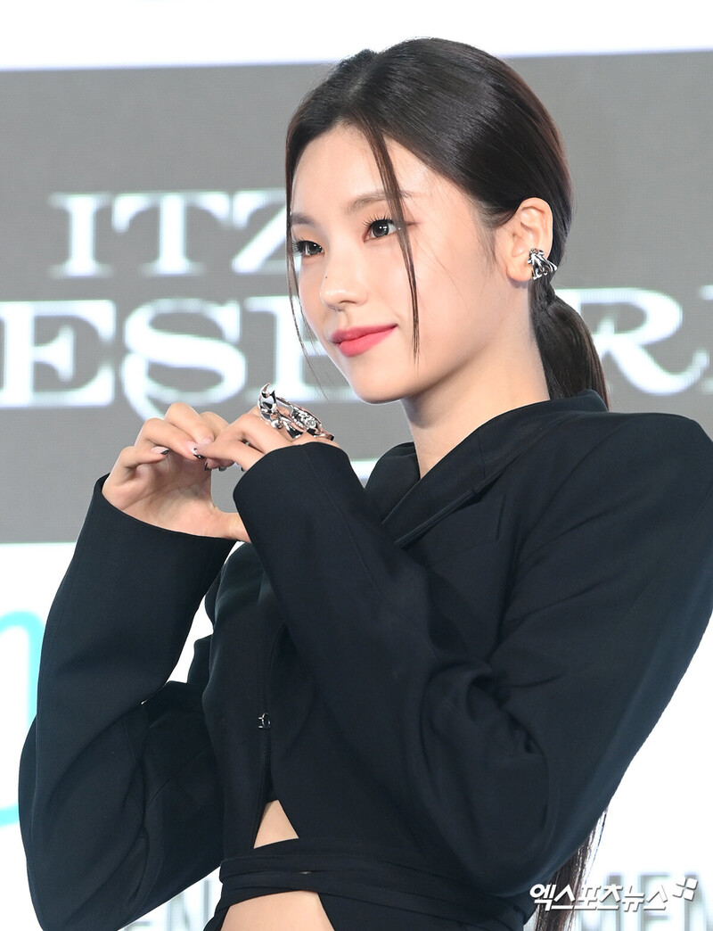 221125 ITZY Yeji 6th Mini Album 'CHESHIRE' Media Showcase documents 1