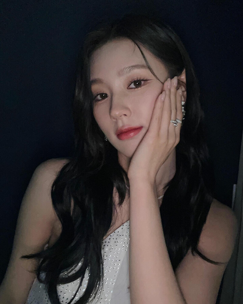 230219 (G)I-DLE Miyeon Instagram Update documents 4