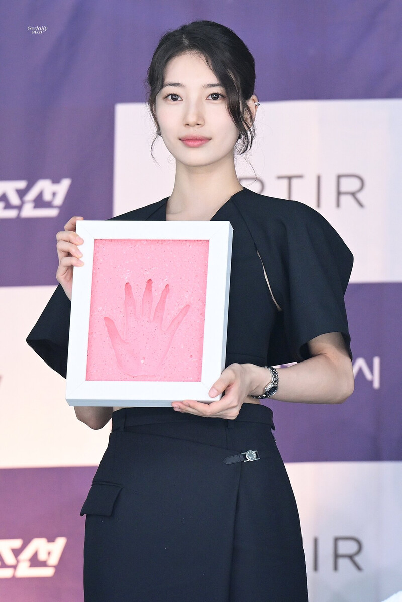 240625 Suzy - 25th Blue Dragon Series Awards Handprinting Event documents 8