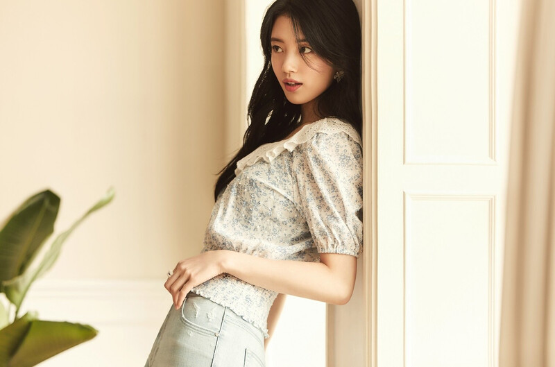 Bae Suzy for GUESS 2022 Summer Collection "Sweet Summer Days" documents 14