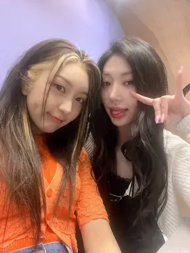 230527 SECRET NUMBER Weverse Update - Minji & Jinny